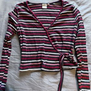 Colorful striped crop led long sleeve top.